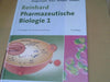 Ernst (Begründer des Werks) und Brigitte (Buchgestalter) Bonn Reinhard: Pharmazeutische Biologie; Teil: 1., Grundlagen für Studium und Praxis : 97 Tabellen