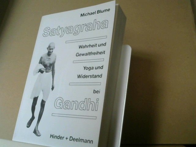 Michael Blume: Satyagraha : Wahrheit u. Gewaltfreiheit, Yoga u. Widerstand bei M. K. Gandhi